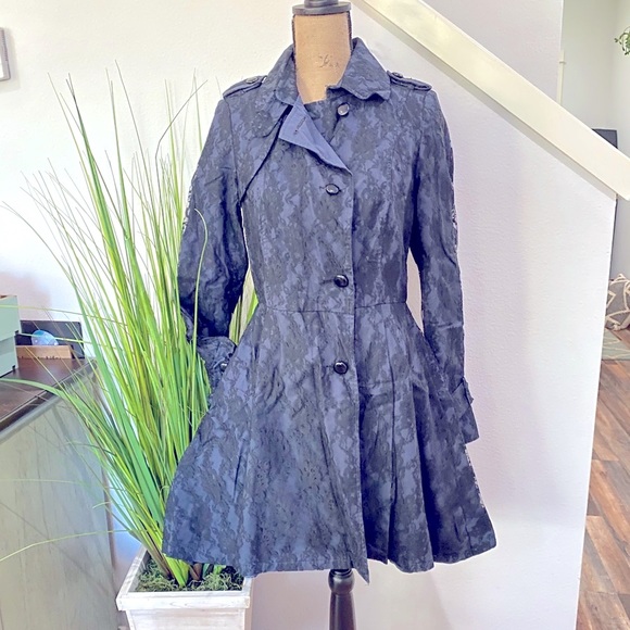 Topshop Jackets & Blazers - Host Pick 🎉beautiful topshop coat w lace overlay